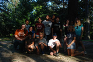 the Seniors and Frosh at the picnic at Thompson Park